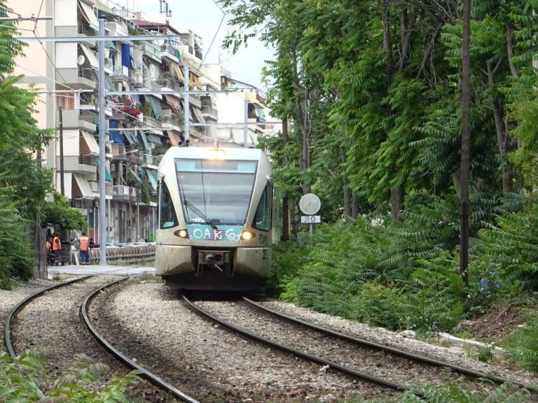 Μπλόκο στον Προαστιακό λόγω βραχυκυκλώματος